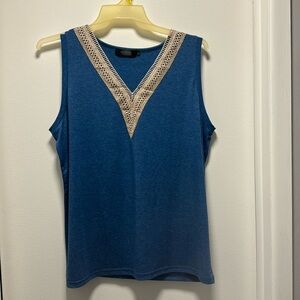 Sleeveless knit top with v-neck trim